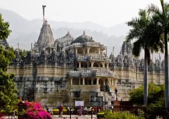 Джайнистский храм Ранакпур в Индии