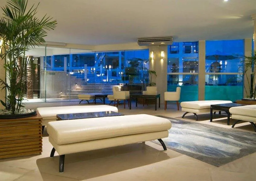 Отель «FuramaXclusive Ocean Beach Seminyak 4*»: скидки на проживание и ужин при свечах