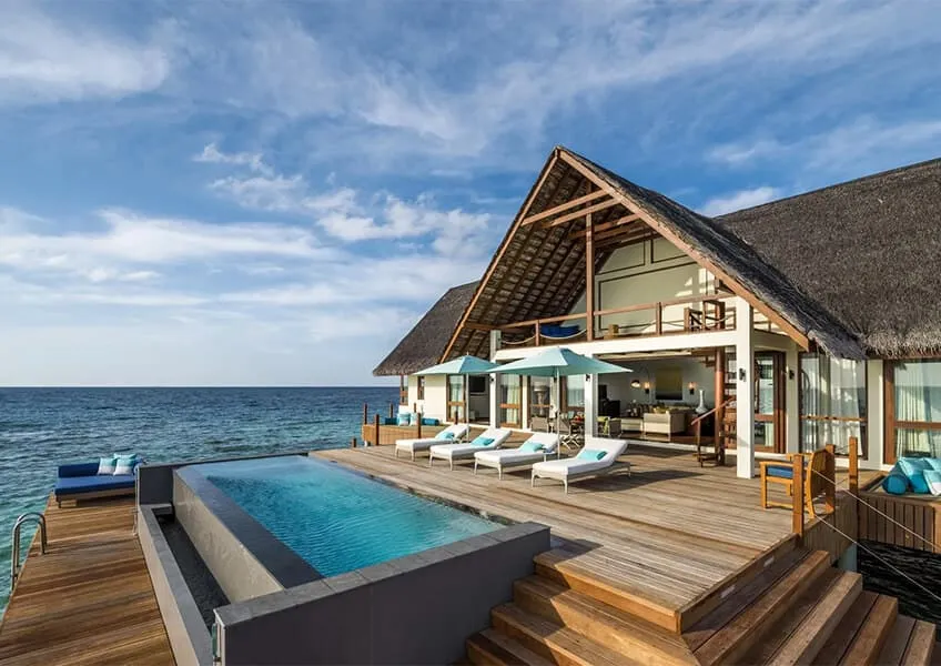 Four Seasons Resort Maldives at Landaa Giraavaru: новый взгляд на водные виллы с бассейнами