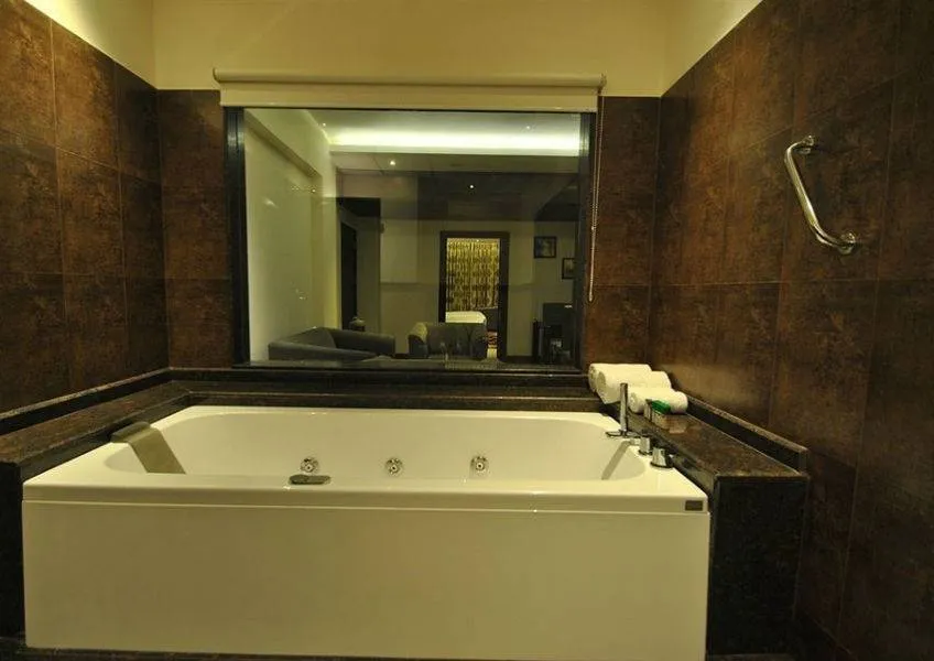 Deluxe Suite Deluxe Suite