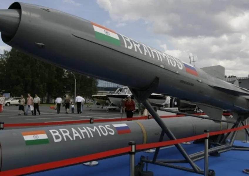 Индийская ракета успешно вывела на орбиту десять спутников