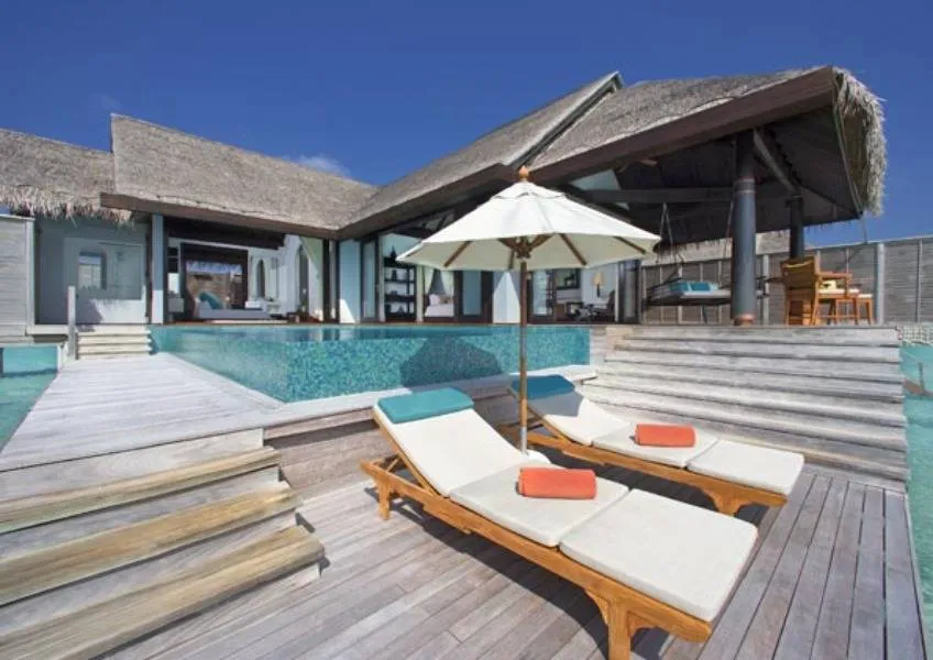 Вилла над водой с собственным бассейном Вилла над водой с собственным бассейном