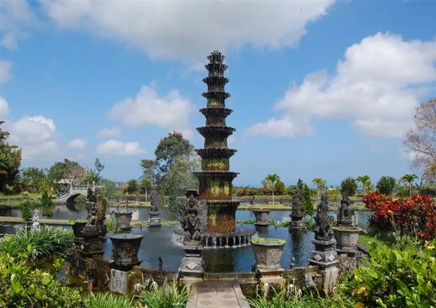 Храм Тирта Тавар лечит без лекарств