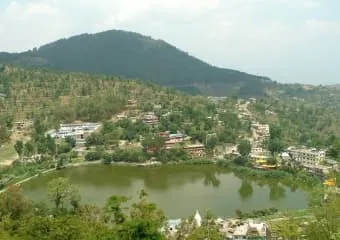 Священное Озеро Ревалсар в Индии