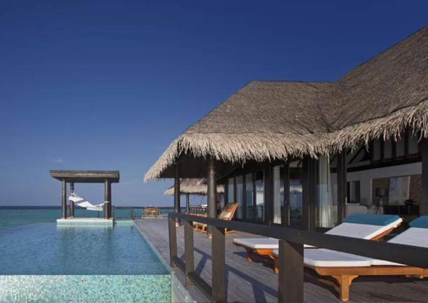 Резиденция над водой с двумя спальнями и бассейном Резиденция над водой с двумя спальнями и бассейном