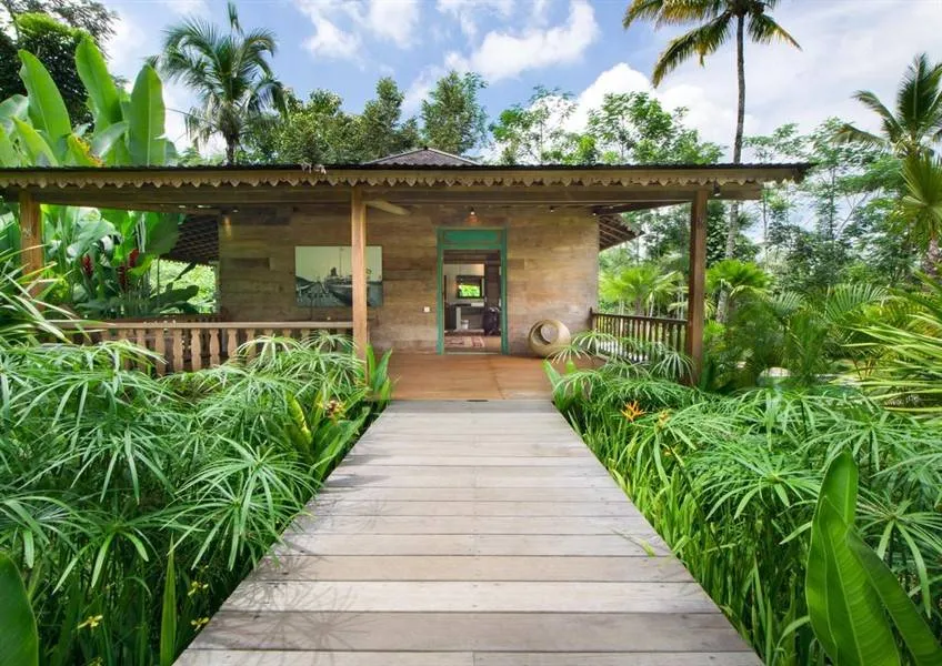 В замке Гианьяр открылся ботанический сад