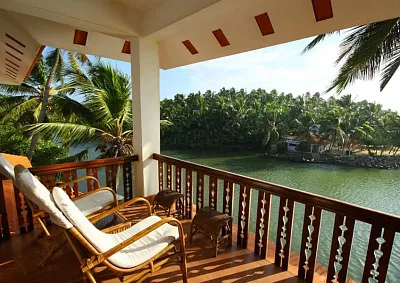 Beach and Lake Ayurvedic Resort (Бич & Лэйк)