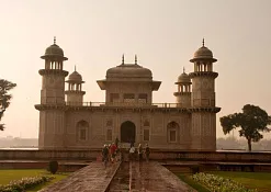 Усыпальница Итемад-уд-Даулы 