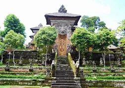 Замок Гианьяр (Puri Gianyar) 