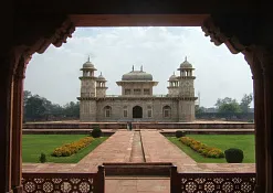 Усыпальница Итемад-уд-Даулы 