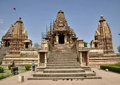 Храм Лакшман