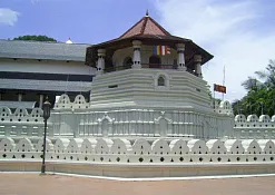 Храм зуба Будды