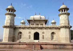 Усыпальница Итемад-уд-Даулы 