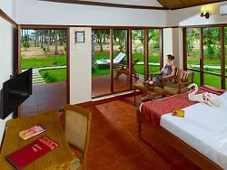 Deluxe Twin Front Row Direct Villa