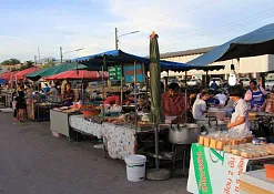 Вечерний рынок, Кута (Senggol Market Night Market)