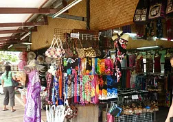 Вечерний рынок, Кута (Senggol Market Night Market)