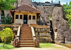 Древний буддийский храм Исурумуния