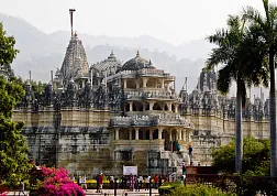 Джайнистский храм Ранакпур в Индии