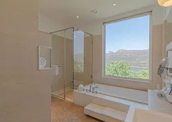 Acacia Lake View Rooms