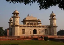 Усыпальница Итемад-уд-Даулы 