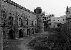 Мечеть Кхирки-Масджид